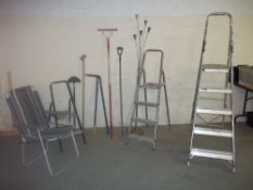 A SELECTION OF GARDEN TOOLS INCLUDING TWO ALUMINIUM STEP LADDERS