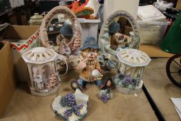 TWO PAIRS OF MATCHING DRESSING TABLE MIRRORS AND LIGHTS TOGETHER BWITH THREE OTHER ORNAMENTS TO