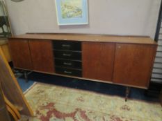 A RETRO TEAK LONG SIDEBOARD WITH FOUR DRAWERS H-84 W-221 D-45 CM