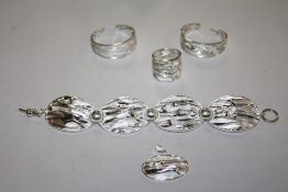 A MODERN STERLING SILVER BRACELET, RING, PENDANT AND EARRING SET, APPROX WEIGHT 56.6 G