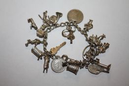 A VINTAGE SILVER CHARM BRACELET, APPROX WEIGHT 46.5 G