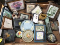 A TRAY OF COLLECTABLES TO INCLUDE LACQUER WARE TRINKET BOX, SMALL PICTURE FRAMES ETC.