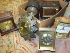 A COLLECTION OF VINTAGE MANTEL CLOCKS TO INCLUDE AN ART DECO OAK CASED EXAMPLE
