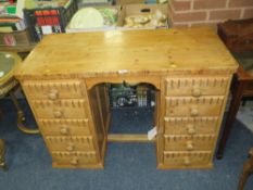 AN UNUSUAL PINE TWIN PEDESTAL DESK H-81 W-118 CM