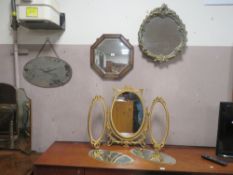 A VINTAGE OAK FRAMED OCTAGONAL MIRROR, W-46 CM WITH A GILT MIRROR, OVAL DECO MIRROR AND A GILT