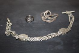 A HALLMARKED SILVER BUCKLE RING TOGETHER WITH A 925 SILVER CHAIN AND AN ALBERTINA WATCH CHAIN