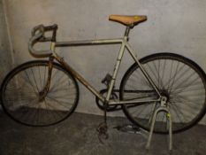 A PERRETTS CYCLE BICYCLE A/F ON VINTAGE TRAINING STAND