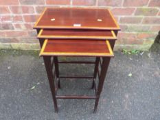 A MAHOGANY INLAID NEST OF THREE TABLE H-61 W-48 CM LARGEST