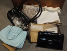 A COLLECTION OF LADIES HANDBAGS TO INCLUDE TULA AND FIORELLI EXAMPLES