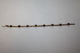 A 9 CARAT GOLD SMOKEY QUARTZ EIGHT STONE BRACELET A/F