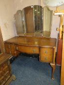 A VINTAGE WALNUT DRESSING TABLE W-116 CM