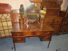 A REPRODUCTION MAHOGANY DRESSING TABLE WITH SHEILD SHAPED MIRRORS W-114 CM
