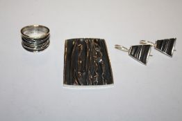 A SILVER DESIGNER STYLE RING, PENDANT AND EARRING SET, APPROX WEIGHT 20.2 G