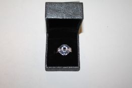 A HEXAGONAL SHAPED DRESS RING, SIZE L