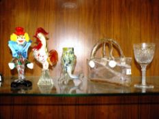 A COLLECTION OF STUDIO GLASSWARE TO INCLUDE A MURANO STYLE COCKEREL FIGURE