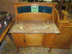 AN EDWARDIAN MARBLE TOPPED AND TILED WASHSTAND W-92 CM