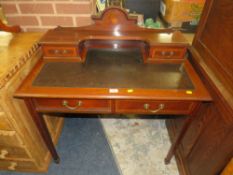 AN EDWARDIAN MAHOGANY INLAID LEATHER TOP LADIES DESK H-99 W-92 CM