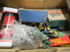 A QUANTITY OF VINTAGE DIECAST VEHICLES TO INCLUDE A DINKY BLAW KNOX BULLDOZER AND COLES MOBILE CRANE