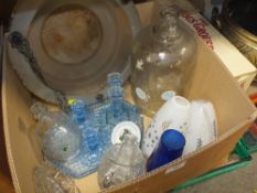 A BOX OF GLASSWARE TO INCLUDE RETRO GLASS LIGHT SHADES, BOXED FAMOUS GROUSE WHISKY BOTTLE ETC.