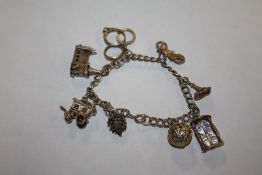 A VINTAGE SILVER CHARM BRACELET, APPROX WEIGHT 29.5 G