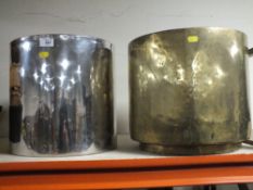A VINTAGE BRASS PLANT POT, H 33 CM TOGETHER WITH A MODERN CHROME EFFECT EXAMPLE, H 32 CM