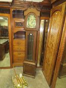 A MODERN 'TEMPUS FUGIT' LONGCASE CLOCK WITH TRIPLE WEIGHTS AND PENDULUM