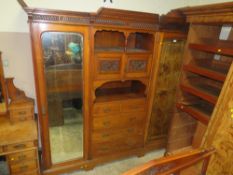 AN EDWARDIAN CARVED MAHOGANY TRIPLE WARDROBE H-229 W-220 CM S/D