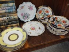 A COLLECTION OF CABINET PLATES AND BOWLS ETC. TO INCLUDE WEDGWOOD, LOSOL WARE AND A DRESDEN STYLE
