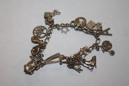 A VINTAGE SILVER CHARM BRACELET, APPROX WEIGHT 28.8 G