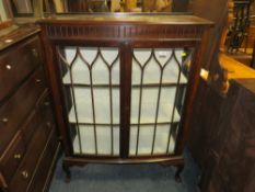 A MAHOGANY TWO DOOR CHINA DISPLAY CABINET W-91 CM