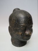 A 20TH CENTURY BRONZE HEAD OF A BUDDHA / EASTERN DEITY, H 20 cm