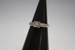 AN 18 CARAT WHITE GOLD MUTLI PRINCESS CUT DIAMOND RING, approx weight 3.3g, ring size N