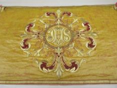 A LATE 19TH / EARLY 20TH CENTURY FRENCH CHASUBLE / ALTAR CLOTH, by F. D. Monna Chasublier, 22 et