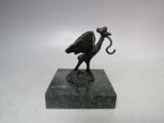 A BRONZE BIRD AND GREEN MARBLE POCKET WATCH STAND, H 9 cm