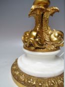 A MID 20TH CENTURY CONTINENTAL GILT BRASS AND RECONSTITUTED MARBLE TABLE LAMP, central column