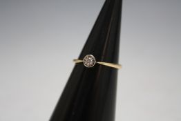 AN 18 CARAT DIAMOND SOLITAIRE RING, approx weight 1.4g, ring size M