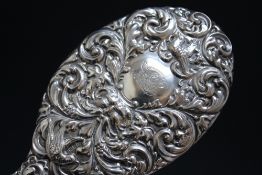 A HALLMARKED SILVER 'GREEN MAN' HAND MIRROR BY WILLIAM NEALE & SON - SHEFFIELD 1911, L 27.5 cm
