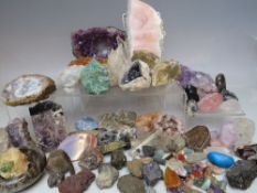 A GOOD SELECTION OF ASSORTED GEOLOGICAL SPECIMENS TO INCLUDE GEMSTONES, ROCK, FOSSILS AND MINERALS