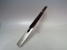 A HALLMARKED SILVER AND TORTOISESHELL PAGE TURNER - LONDON 1909, L 31.5 cm