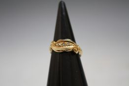 AN 18 CARAT GOLD FIVE STONE DIAMOND RING, approx weight 1.8g, ring size G