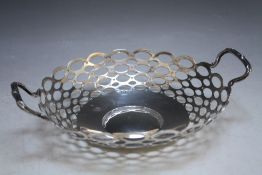A HALLMARKED SILVER TWIN HANDLED PIERCED DISH - BIRMINGHAM 1908, approx weight 185g, W 22 cm