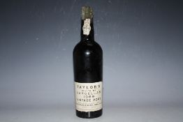 1 BOTTLE OF TAYLOR'S QUINTA DE VARGELLAS 1969 VINTAGE PORT, approx top shoulder