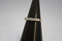 AN 18 CARAT GOLD SEVEN STONE DIAMOND RING, approx weight 3.2g, ring size O