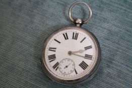 A HALLMARKED SILVER OPEN FACED MANUAL WIND POCKET WATCH - CHESTER 1900, Dia 5.5 cm