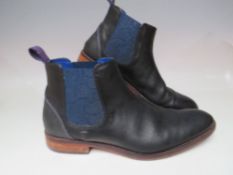 A PAIR OF TED BAKER BLACK LEATHER BOOTS SIZE 10