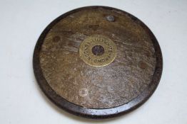 A VINTAGE 'LILLYWIGHT - FROM LONDON' DISCUS, Dia. 18 cm