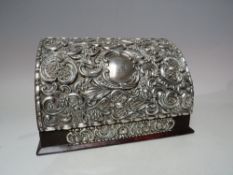 A HALLMARKED SILVER DOME TOPPED STATIONARY BOX BY WILLIAM COMYNS - LONDON 1897, W 30.5 cm