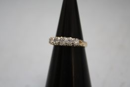 AN 18 CARAT GOLD FIVE STONE DIAMOND RING, approx weight 3.9g, ring size O