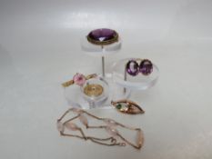 A COLLECTION OF YELLOW METAL AND GOLD JEWELLERY ITEMS, to include a 9ct gold bar brooch set with