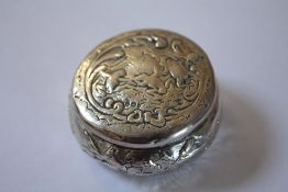 A HALLMARKED SILVER SNUFF BOXED DECORATED WITH FROGS AROUND A POND, carrying import marks to base,